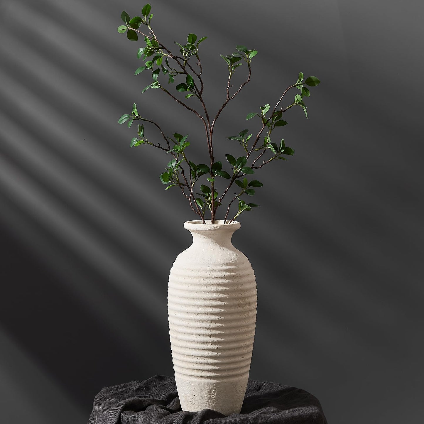 White rustic decor: Vaseking Off-white farmhouse vase