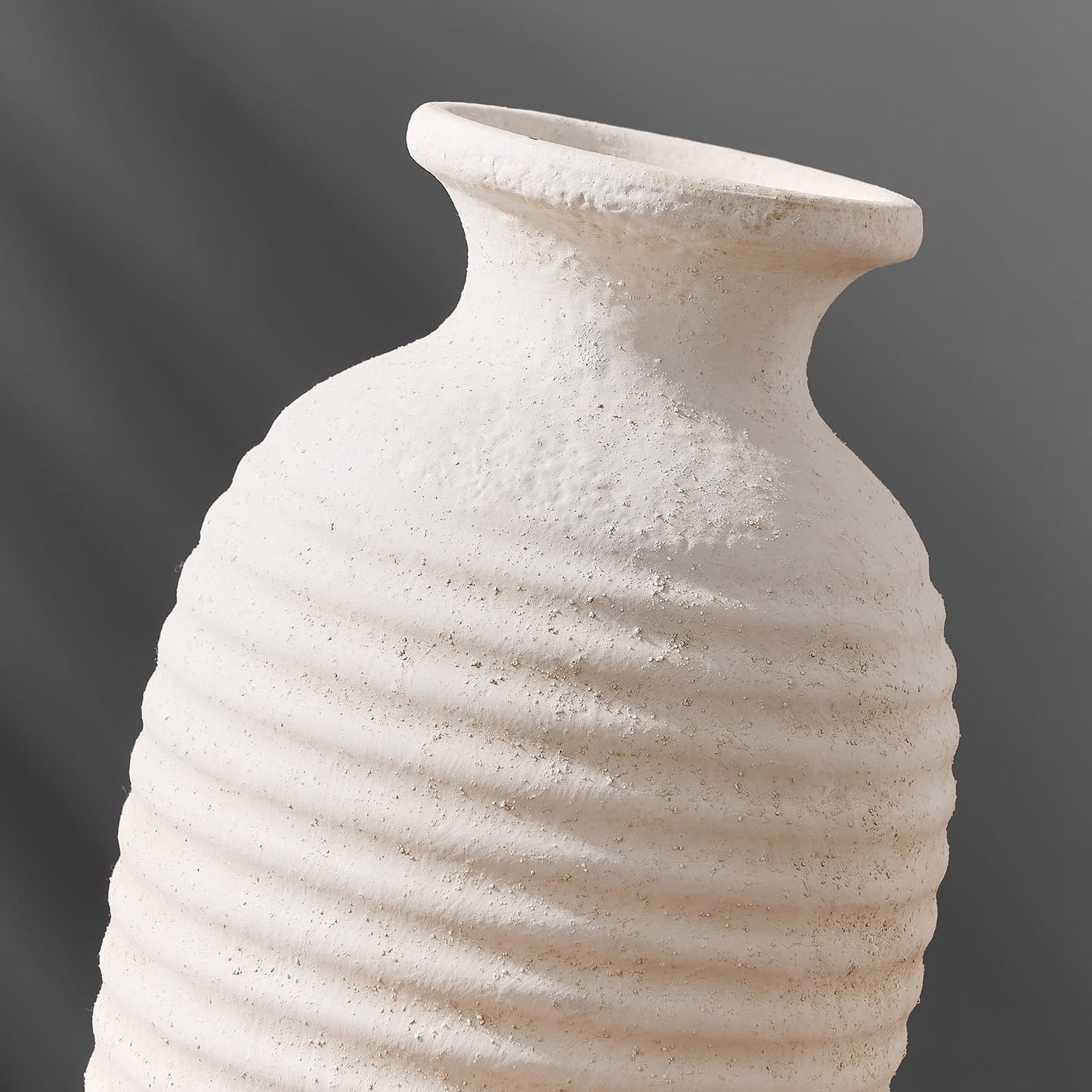 White rustic decor: Vaseking Off-white farmhouse vase