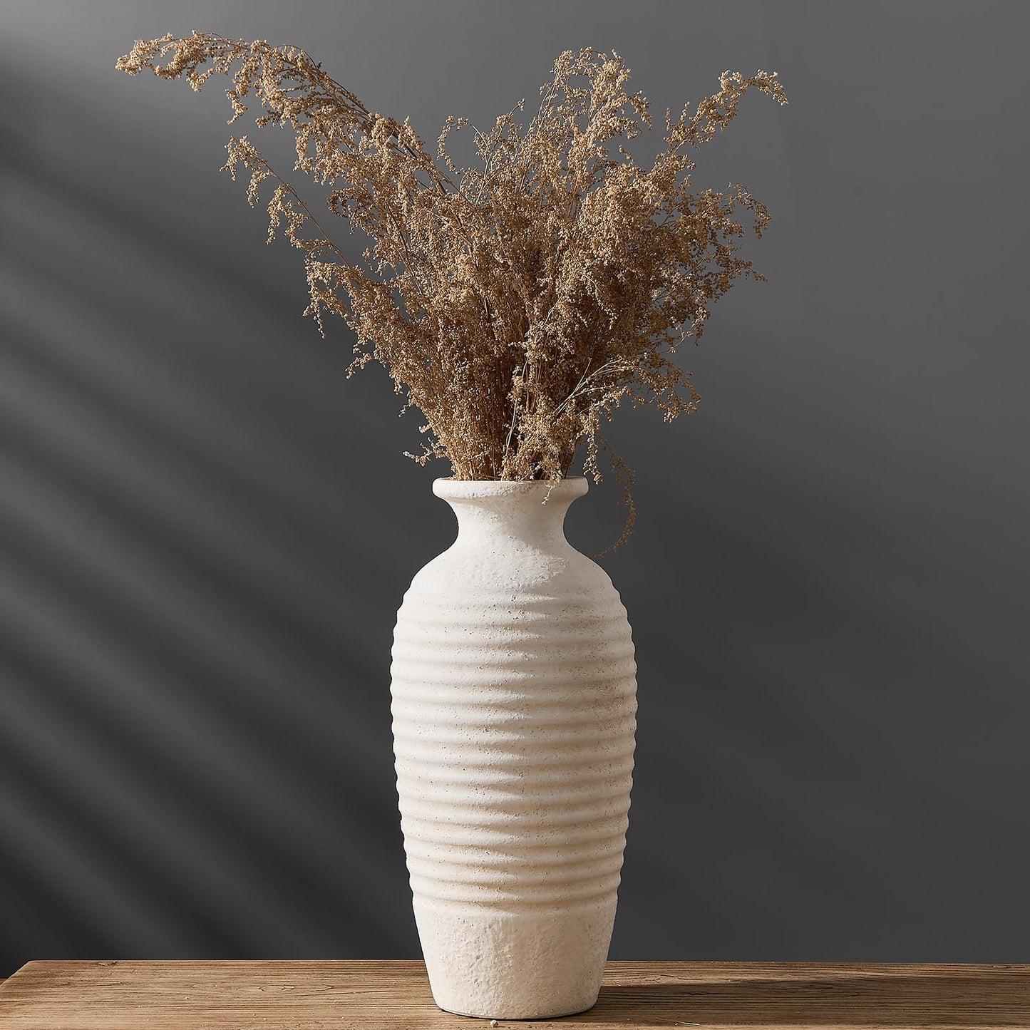 White rustic decor: Vaseking Off-white farmhouse vase