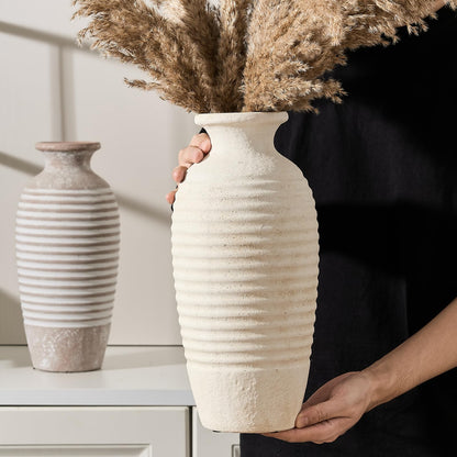 White rustic decor: Vaseking Off-white farmhouse vase